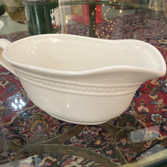 Ceramic gravy boat. Similar to Italian countryside. May be that but not marked. - Picture 3 of 5